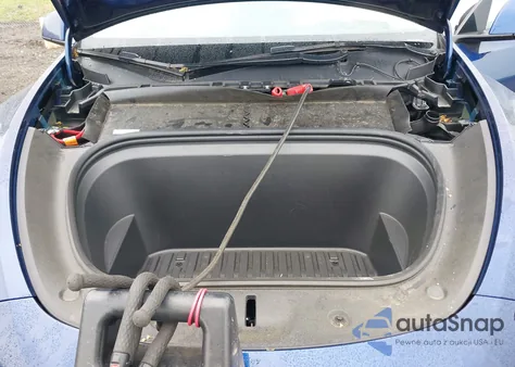 2023 Tesla Model Y Awd/Long Range Dual Motor All-Wheel Drive z USA, uszkodzony, nr VIN 7SAYGDEE6PF603981